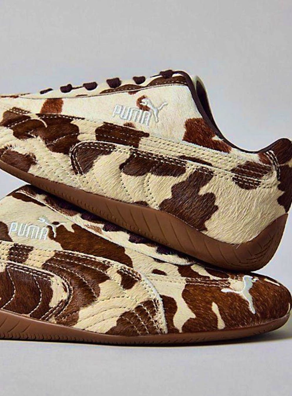 Flat soles and animal prints are very trendy in 2026.