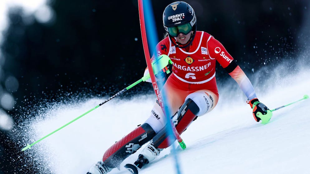 Slalom im Ticker. Triumphiert Camille Rast auch im Nachtslalom von Flachau?