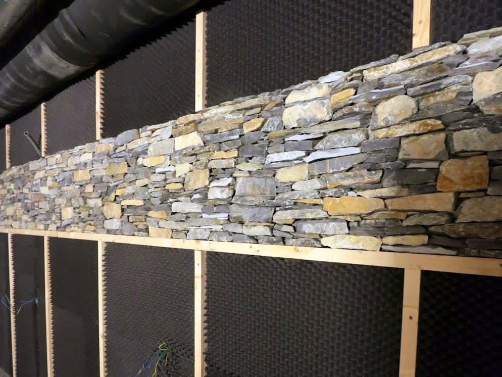 Dieses neue Bild soll zeigen, dass auch in den Wänden Schaumstoff verbaut wurde. 