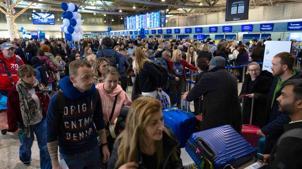 Stranded passengers at Eleftherios Venizelos International Airport in Athens. Photo: Yorgos Karahalis/AP/dpa