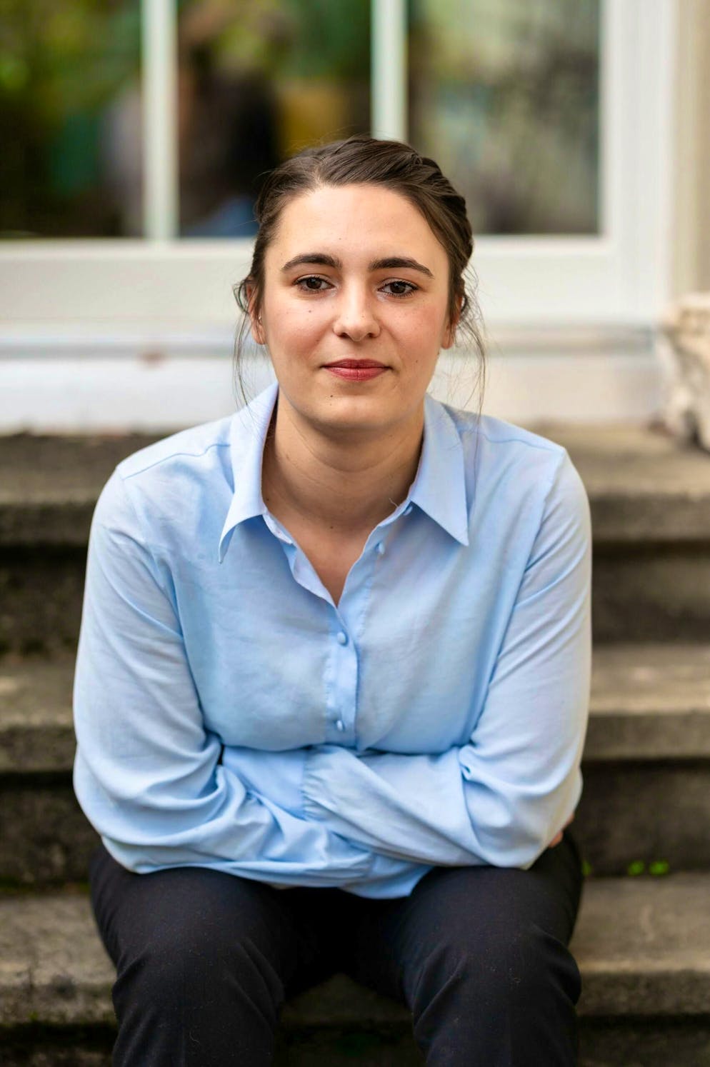 Katharina Keel (35 anni) è consulente per il lutto. Sostiene famiglie, individui e aziende nell'affrontare il lutto. È specializzata nella consulenza per il lutto familiare e gestisce, tra l'altro, l'associazione familientrauerbegleitung.ch.