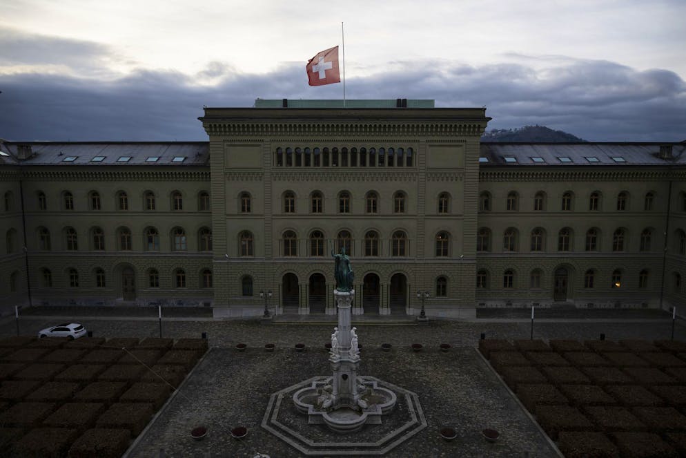 DIe Schweizerfahne auf dem Bundeshaus West wehte letzte Woche auf halbmast.