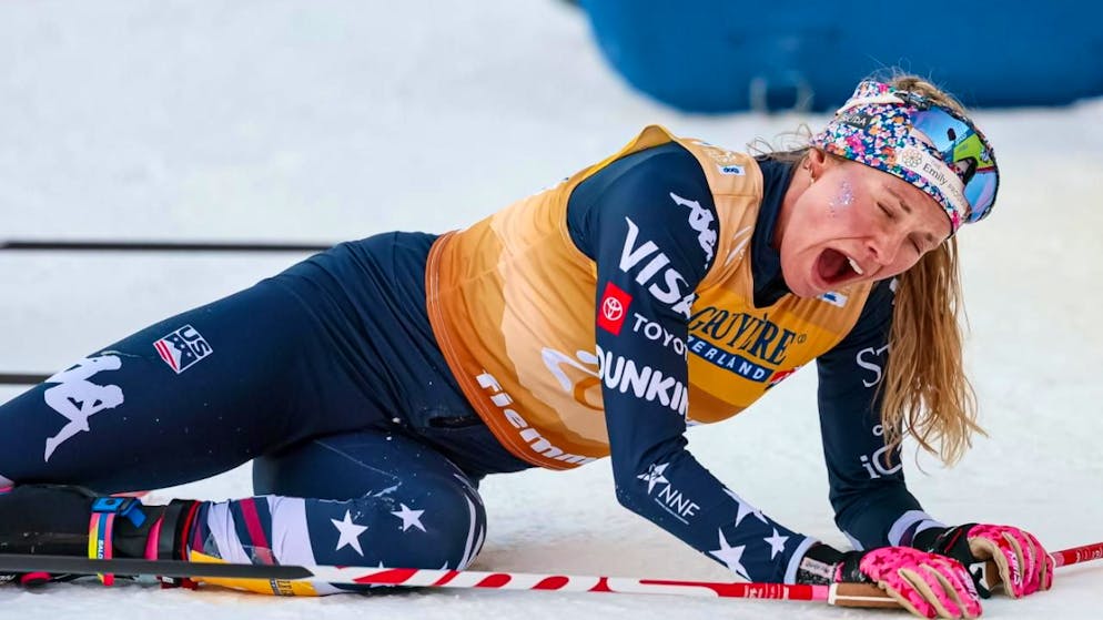 Glitzer, Leidensfähigkeit und ein letzter Tanz auf Schnee - Gallery. Mit Glitzer im Gesicht und ausser Atem: Jessie Diggins als Siegerin der Tour de Ski beim Zieleinlauf auf der Alpe Cermis