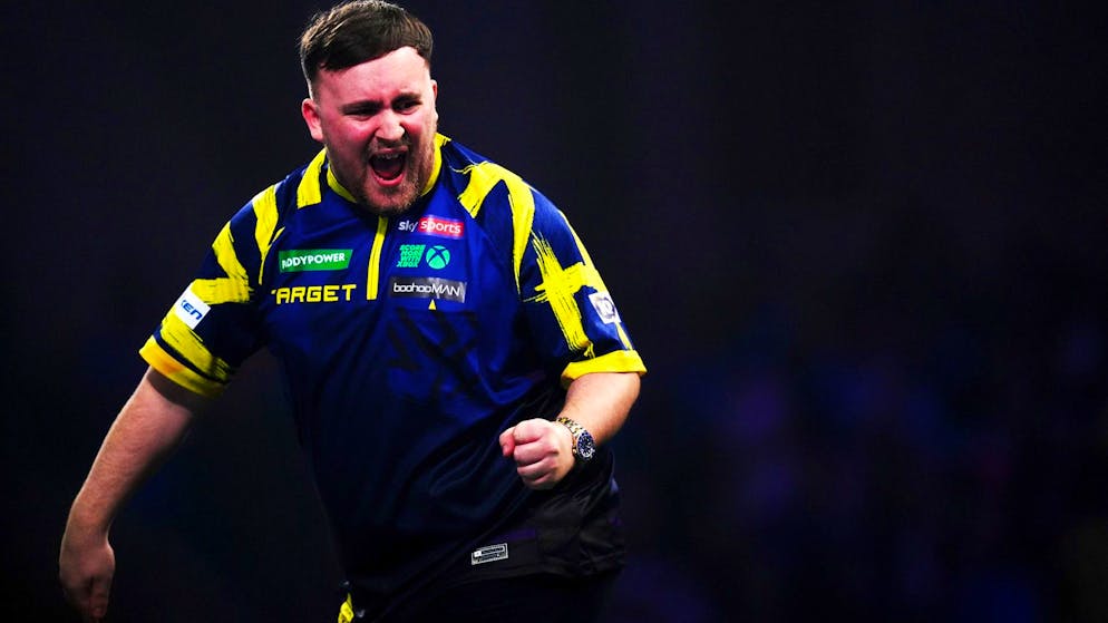 Luke Littler, 18 ans, joue un rôle central dans la montée en puissance des fléchettes.