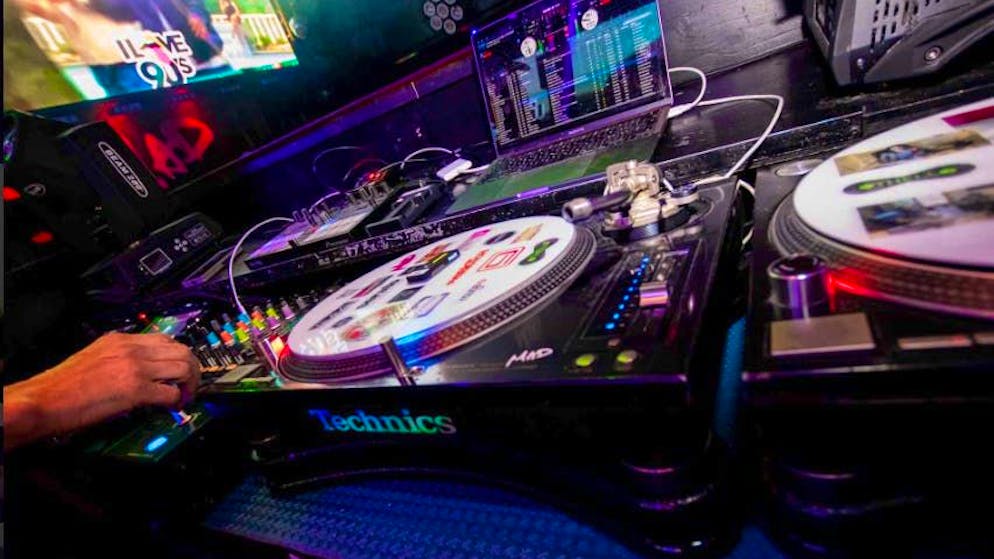 Centinaia di ispezioni. Ecco qual è la prima città svizzera a reagire su larga scala dopo l'inferno di Crans-Montana