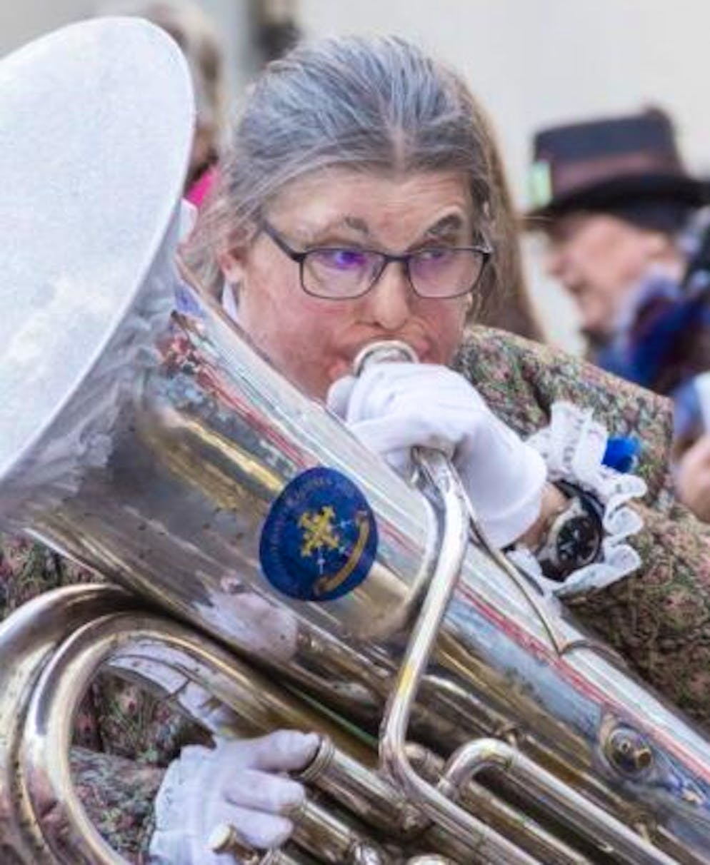 Nicht alles ging nach dem Unfall wieder wie früher. In der Guggenmusik fand Martin Achermann über das Tubaspielen wieder einen Weg sich auszudrücken.