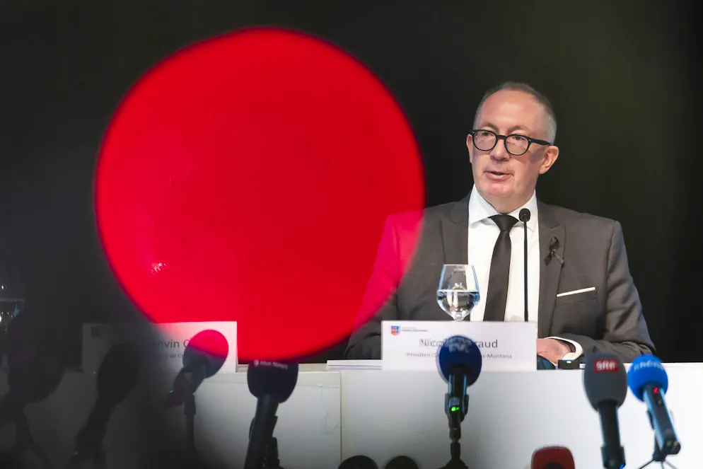 «Il y a eu négligence de l'exploitant du bar (...) Il y avait une culture du risque inconsidérée dépassant les contrôles» effectués, a déclaré mardi devant les médias à Crans-Montana Nicolas Féraud, président de la commune de Crans-Montana.