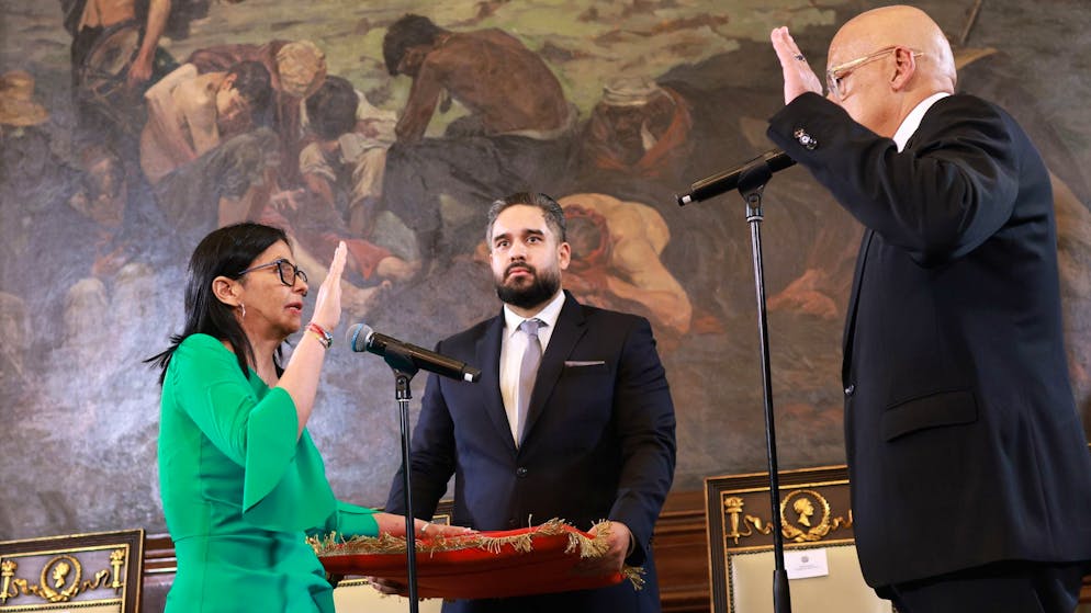 Delcy Rodríguez (l.) bei ihrer Vereidigung am Montag.
