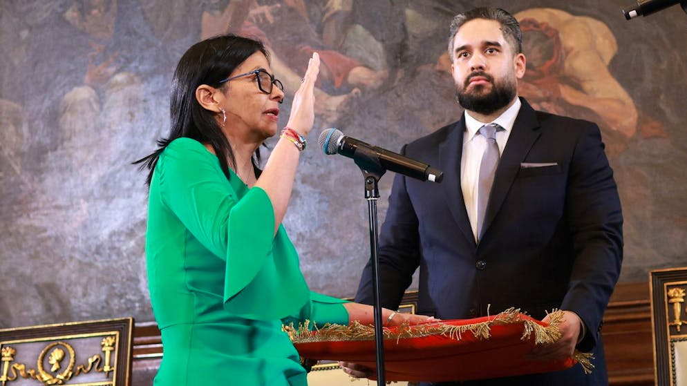 Delcy Rodríguez ist am Montag als geschäftsführende Präsidentin Venezuelas vereidigt worden.