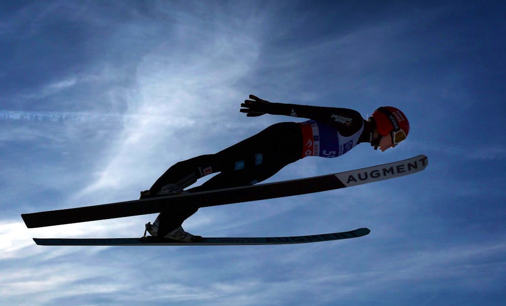 Ein Skispringer in Aktion.