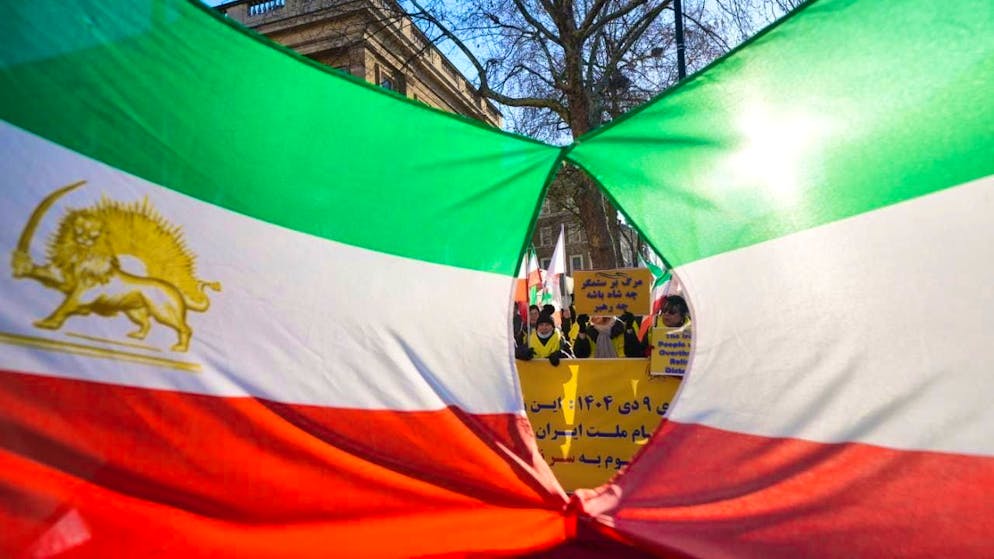 Activists express their solidarity with the protests in Iran. Photo: Yui Mok/PA Wire/dpa