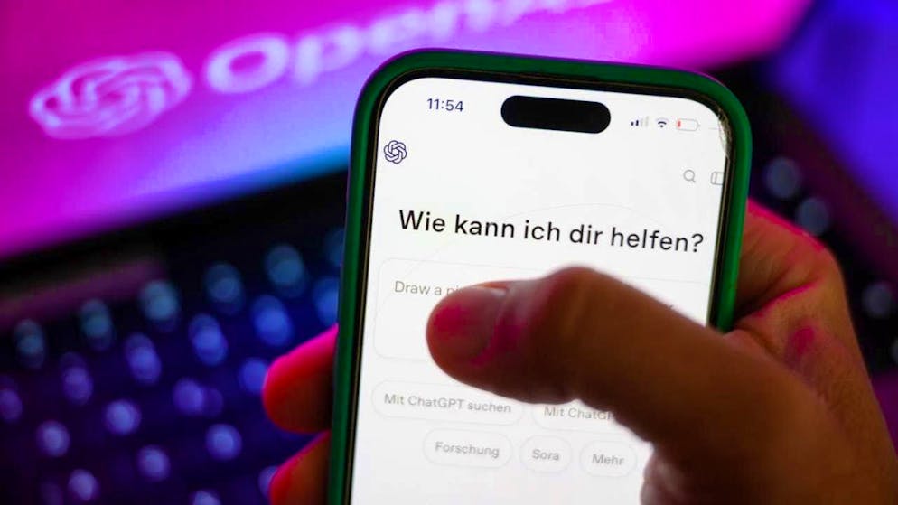 According to a study, media use is changing fundamentally, with digital platforms and AI gaining increasing influence. (symbolic image)