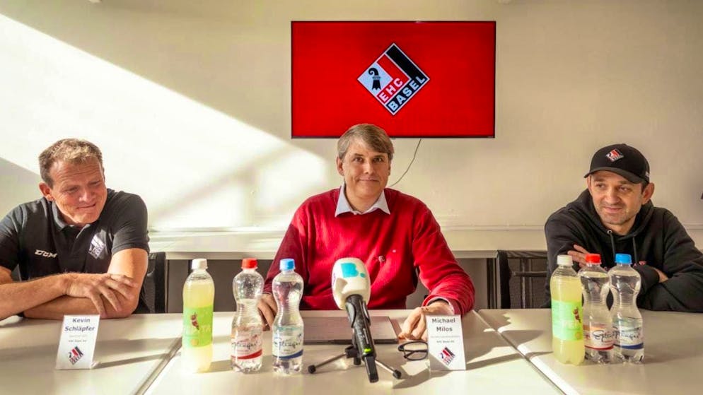 EHC Basel with Chairman of the Board of Directors Michael Milos (center) is not yet economically ready for the National League