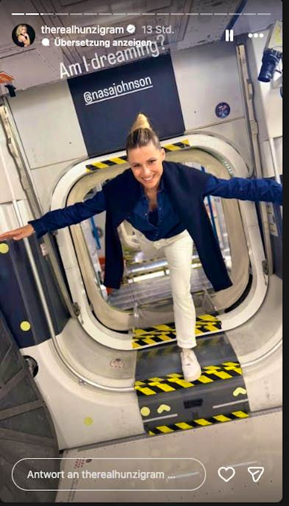 Michelle Hunziker visits Nasa headquarters in Houston, Texas. "Am I dreaming?" writes Michelle Hunziker about her Nasa visit.