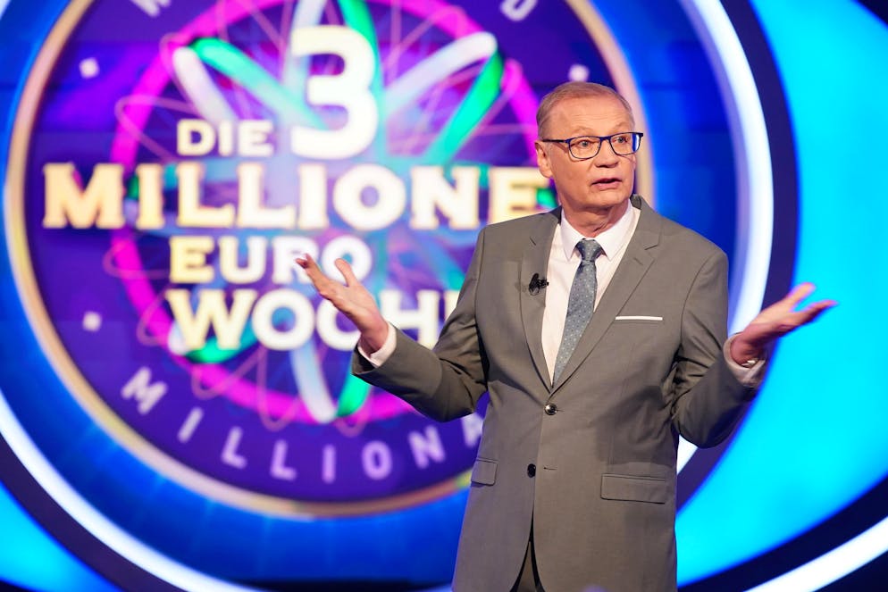 Günther Jauch macht sich über eine Quiz-Antwort lustig. 