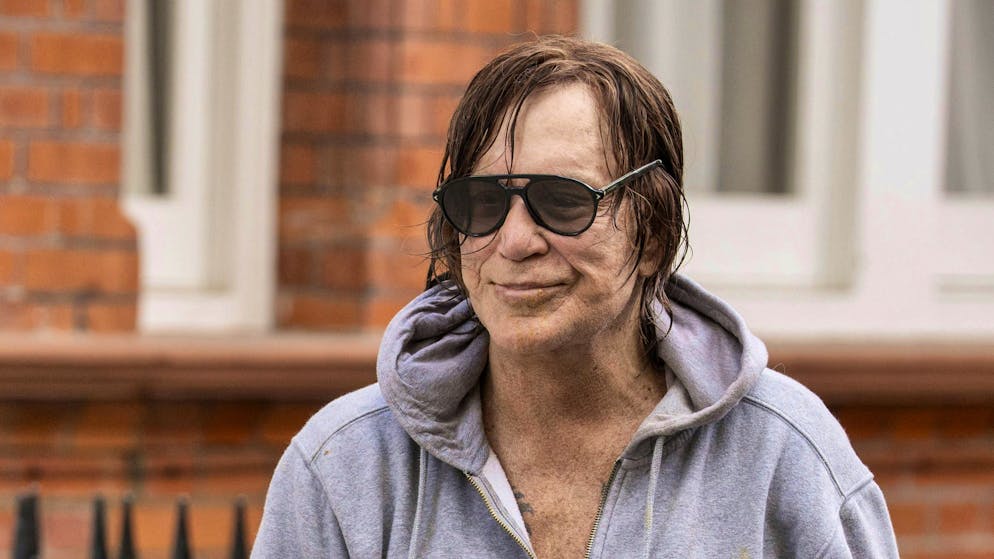 Chi c'è dietro?. La raccolta fondi per Mickey Rourke è... falsa: «Non chiederei mai soldi ai fan»