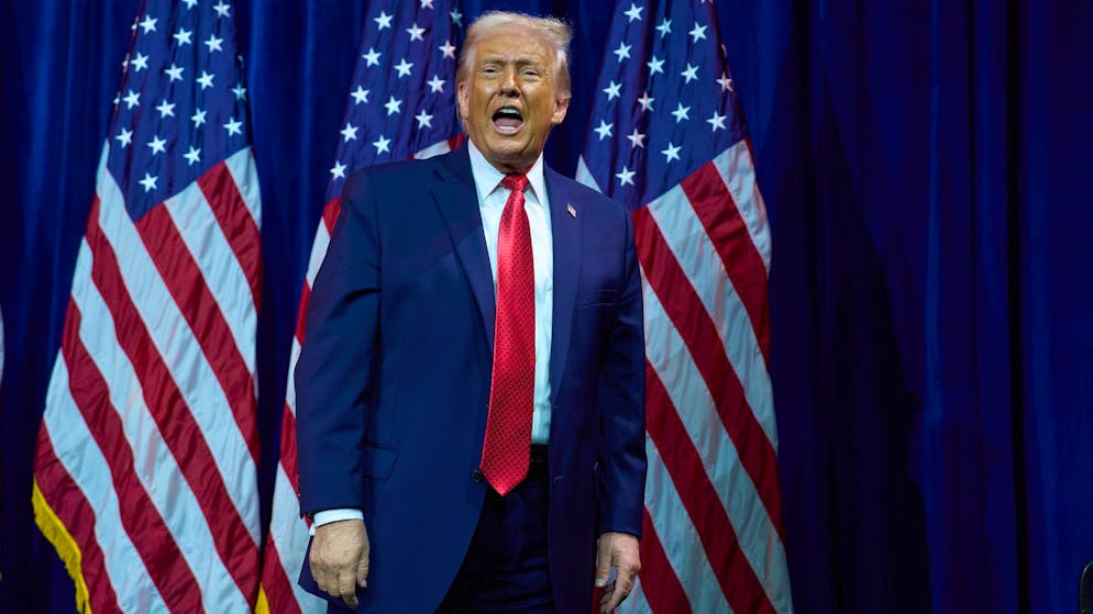 US-Präsident Donald Trump bei der Parteiklausur der Republikaner im Kennedy Center in Washington, das kürzlich von einem mit Trumps Ernennungen besetzten Vorstand um Trumps Namen erweitert wurde.