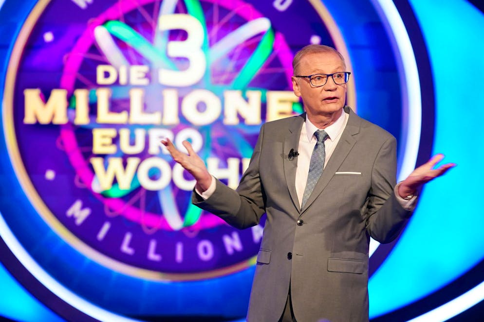 Günther Jauch makes fun of a quiz answer.