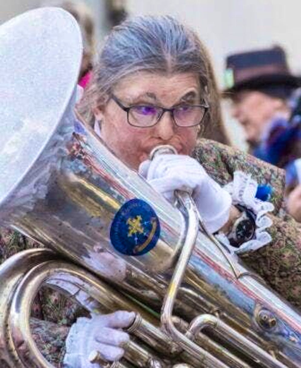 Not everything went back to the way it used to be after the accident. Martin Achermann found a way to express himself again by playing the tuba in Guggenmusik.