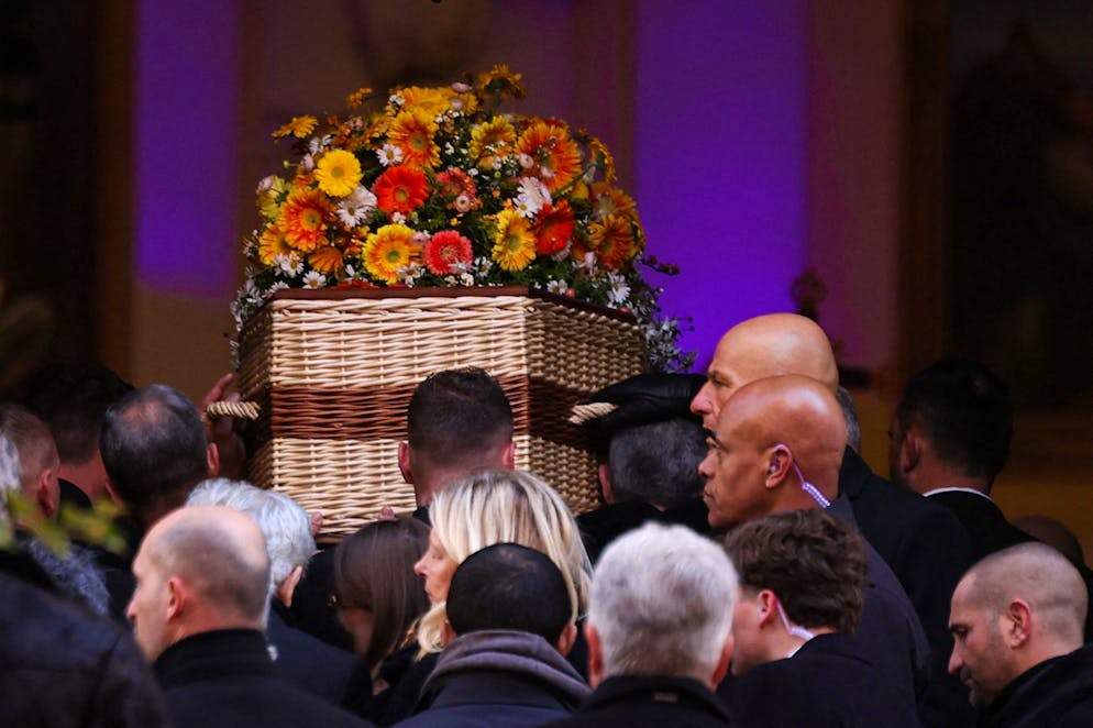 La star, décédée des suites d'un cancer le 28 décembre à 91 ans, souhaitait des funérailles «sans chichi», avec des fleurs champêtres.