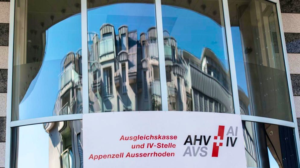 Die Eidgenössische Finanzkontrolle sieht in einem Bericht Hindernisse bei der Digitalisierung der ersten Säule. (Archivbild)