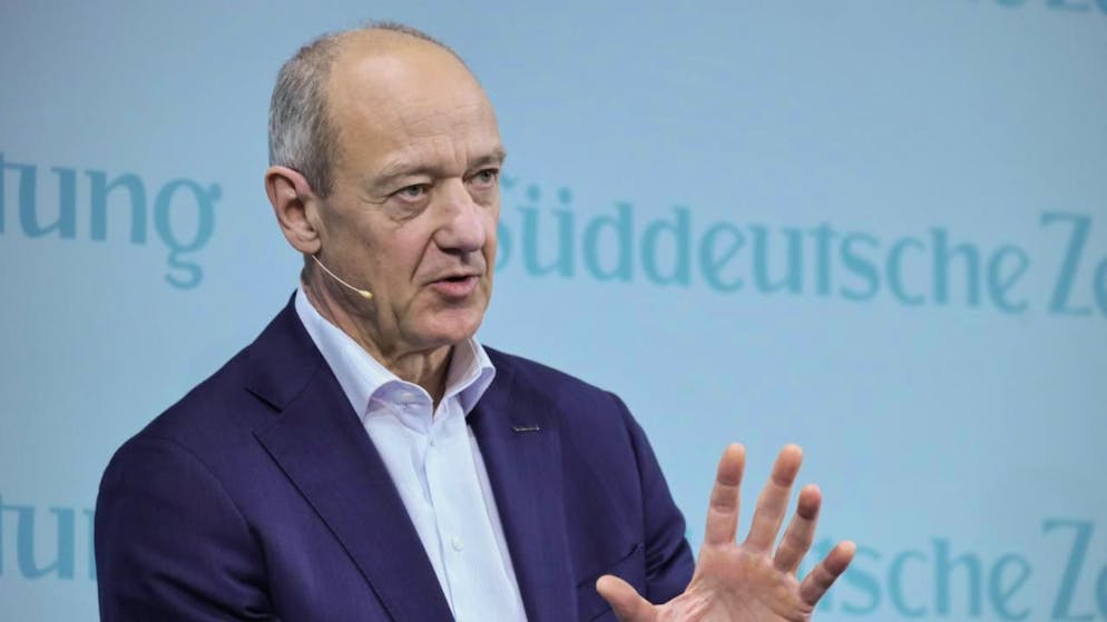 Siemens-CEO Roland Busch (im Bild) kündigte zusammen mit Nvidia-Chef Jensen Huang mehrere KI-Initiativen an. (Archivbild)