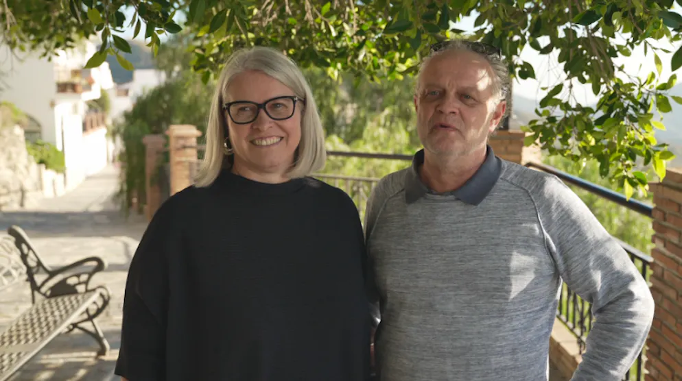 «Adieu Heimat» Staffel 2026: Von Andalusien, Surinam bis Ecuador. Priska (55) und Michi Bauer (60) haben sich 2022 in Andalusien den Traum vom eigenen Hotel erfüllt und führen seit zwei Jahren ihr kleines Haus in Canillas de Aceituno. 