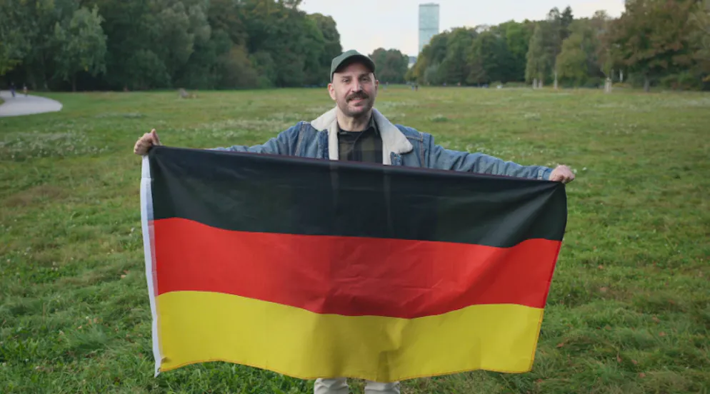 «Adieu Heimat» Staffel 2026: Von Andalusien, Surinam bis Ecuador. Sandro Lötscher wagt in Berlin den Neuanfang.