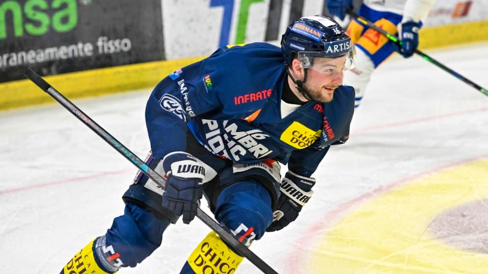 Ambris österreichischer Nationalspieler Dominic Zwerger feiert sein Tor beim 4:0-Heimsieg gegen den EV Zug