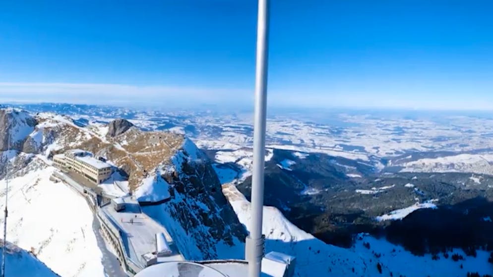 Snowfall and icy temperatures. This is how snowy the Swiss mountain landscape looks