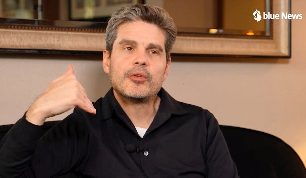 Gourou. Le réalisateur Yann Gozlan à l'heure de l'interview pour blue News.