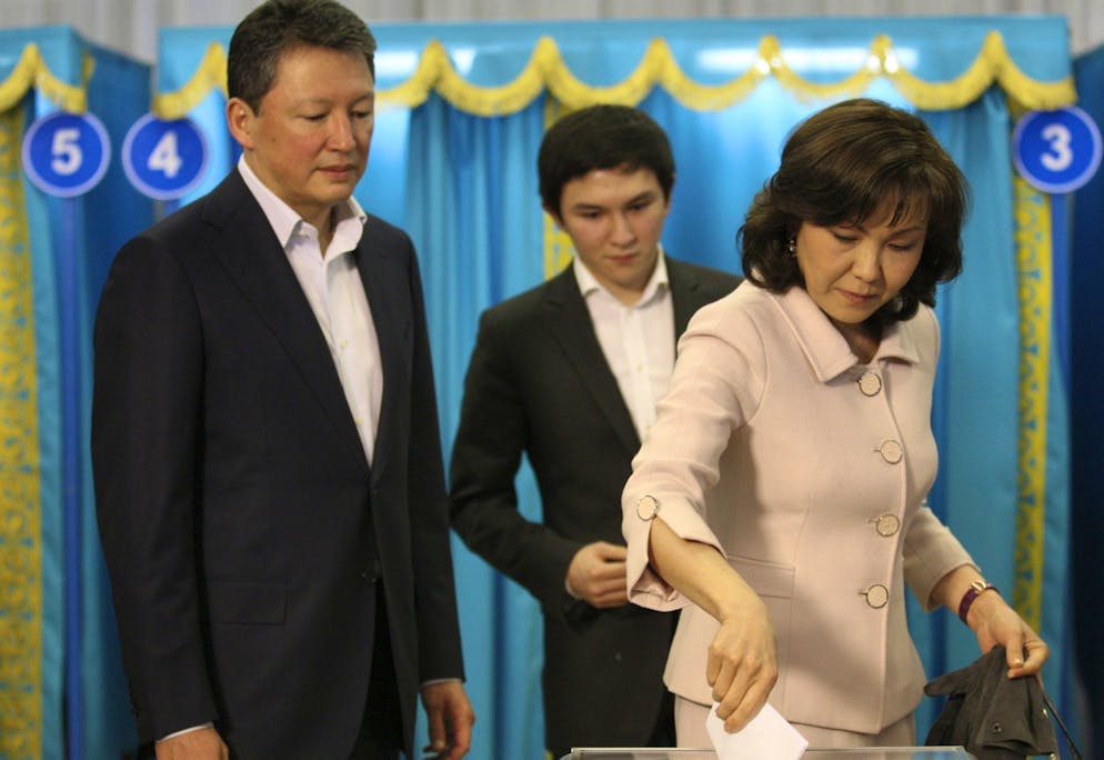 Timur Kulibayev, in compagnia della moglie Dinara - figlia dell'allora presidente del Kazakistan Nursultan Nazarbayev (2011).