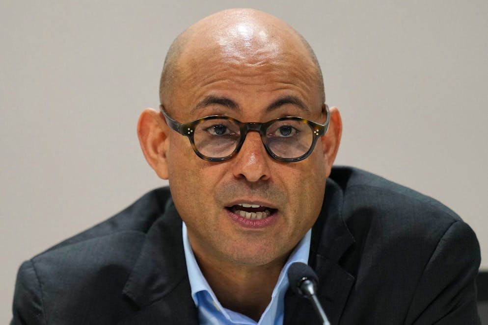 Simon Stiell, secrétaire exécutif de la CCNUCC, a regretté un «colossal but contre son camp qui laissera les Etats-Unis moins sûrs et moins prospères». Mais «les portes restent ouvertes», a-t-il souligné.