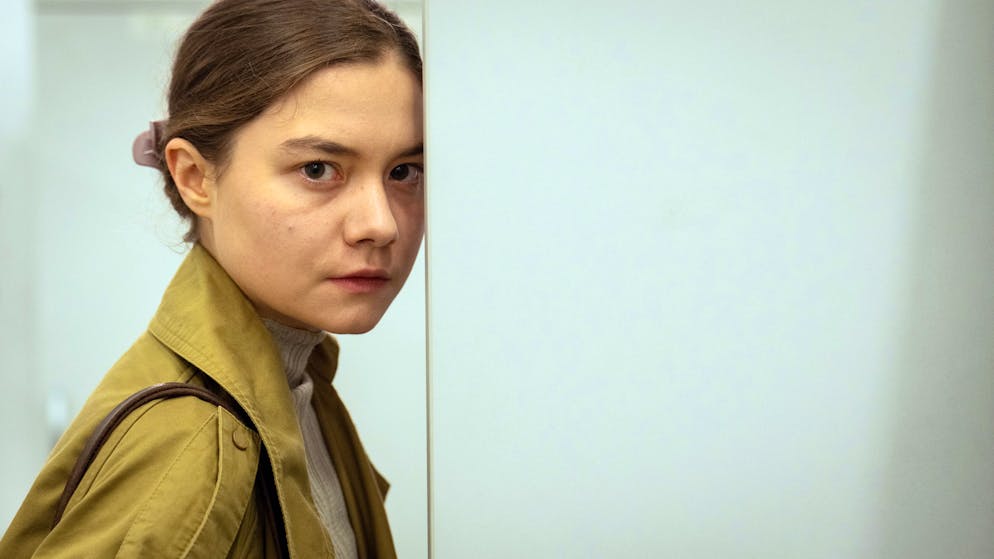 «Tatort» im Check: Was hat es mit der Endlos-Sanierung der Kölner Oper auf sich?. Die junge Sängerin Valerie Schmitt (Hannah Schiller) scheint unter Druck zu stehen. Gegenwärtig singt sie im Chor – obwohl sie eigentlich als Solistin angestellt ist.