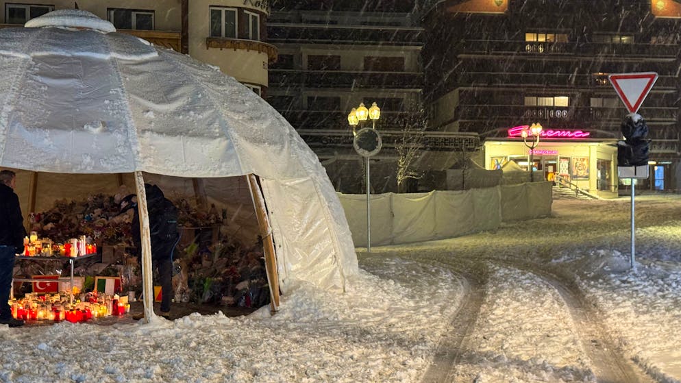 Die Gedenkstätte in Crans-Montana soll verlegt werden. (Archivbild)