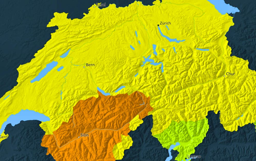 There is a risk of slippery roads in large parts of the country. 