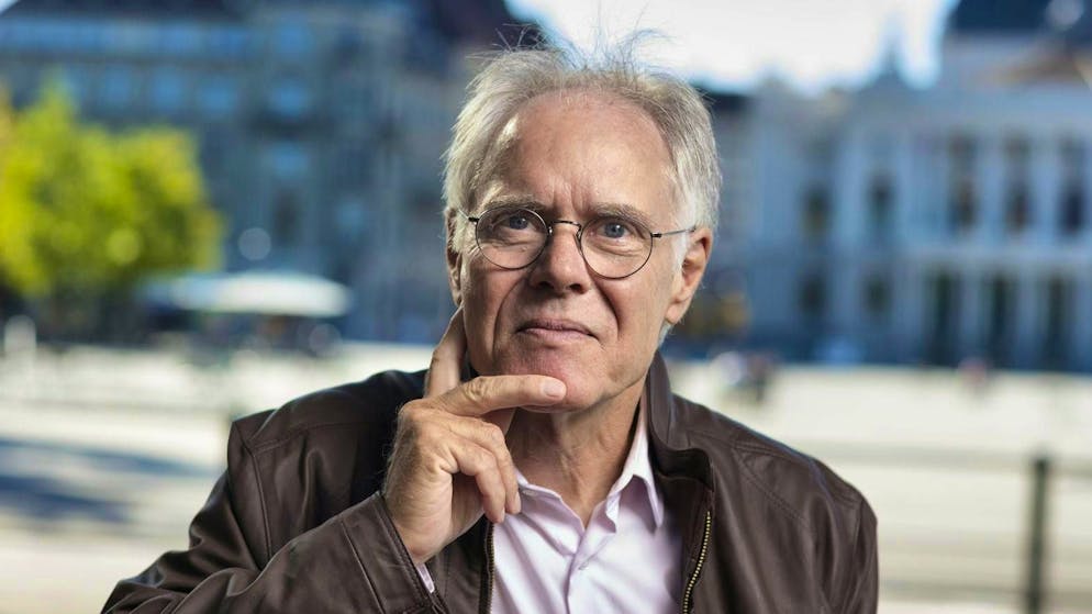 "Sono dell'idea che non ci si possa scusare da soli. Ci si può scusare solo con le persone colpite": L'ex consigliere federale Moritz Leuenberger.