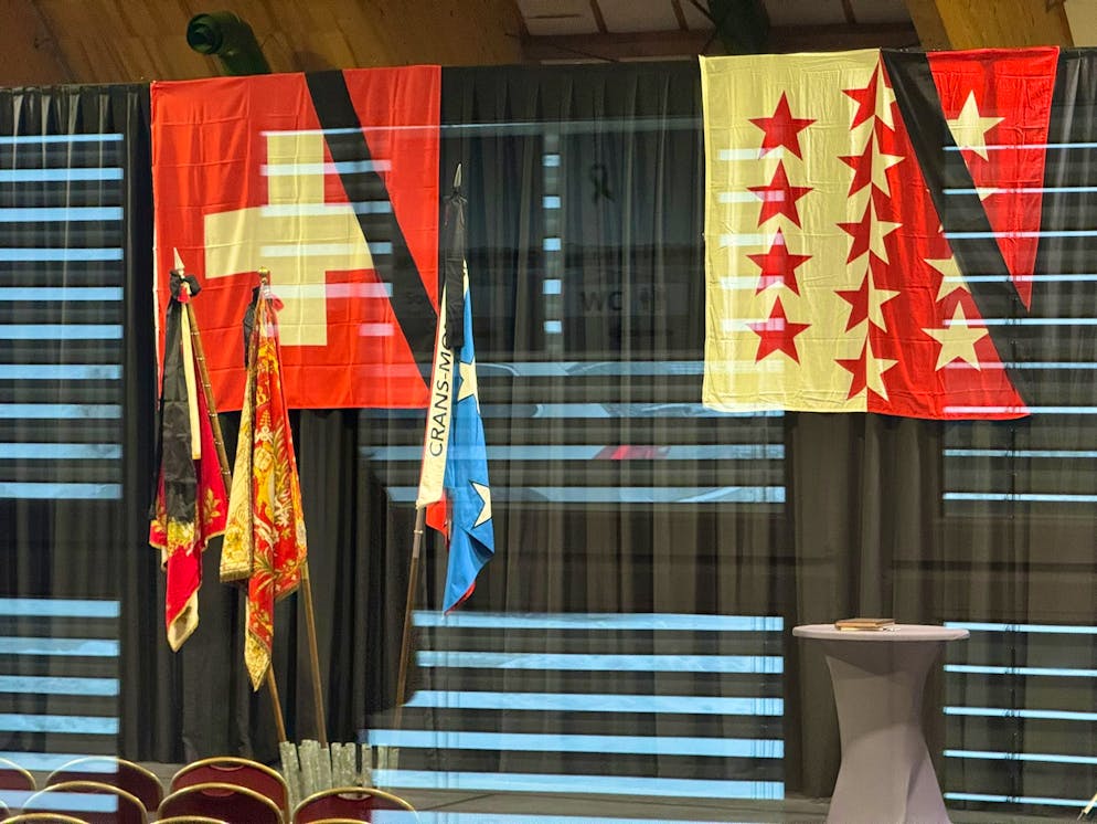 Crans-Montana, inferno a Capodanno. Le bandiere a lutto