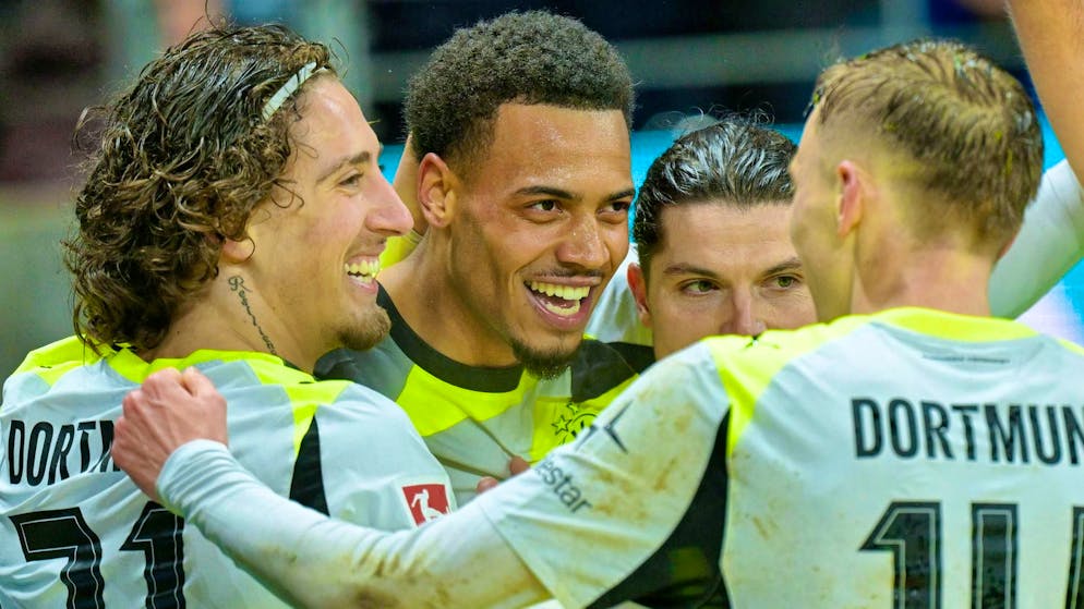 Felix Nmecha (center) scored the interim 2:1 for Borussia Dortmund.