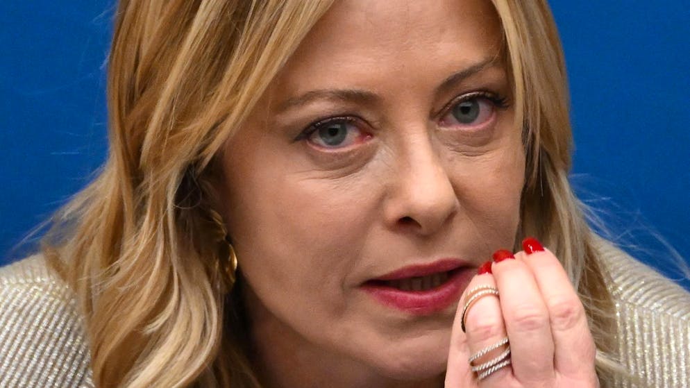 «Il y a trop de ‹pourquoi › qui ont conduit à la tragédie du Nouvel An en Suisse» a déclaré la cheffe du gouvernement italien.