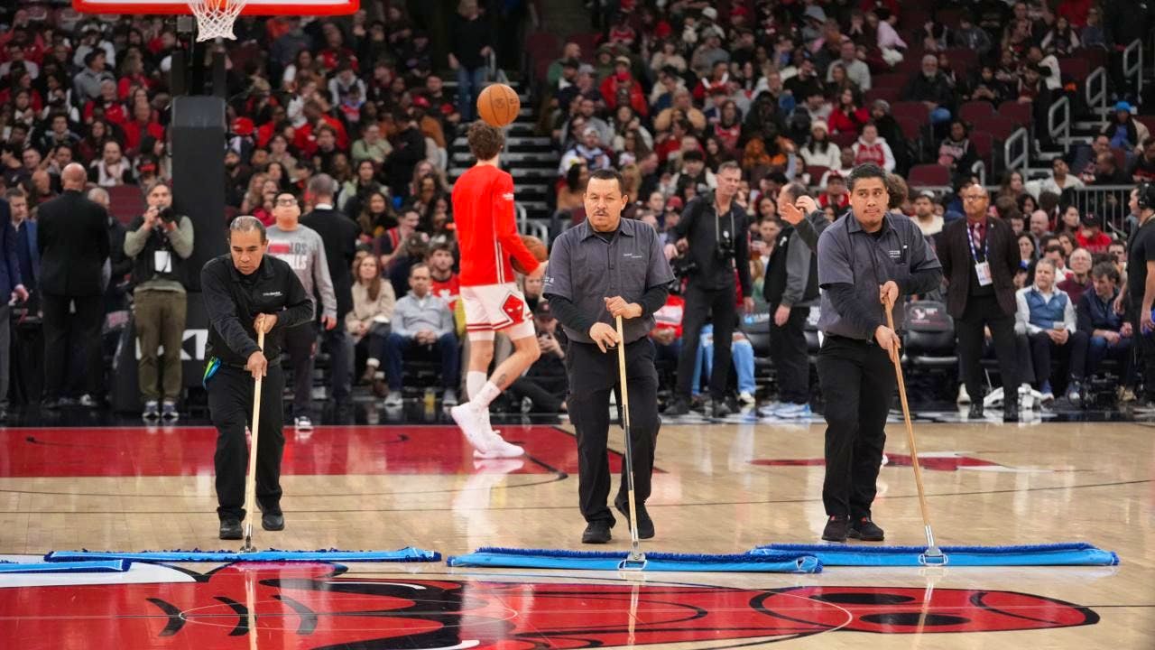 Basketball. NBA-Spiel in Chicago wegen zu feuchtem Parkett abgesagt