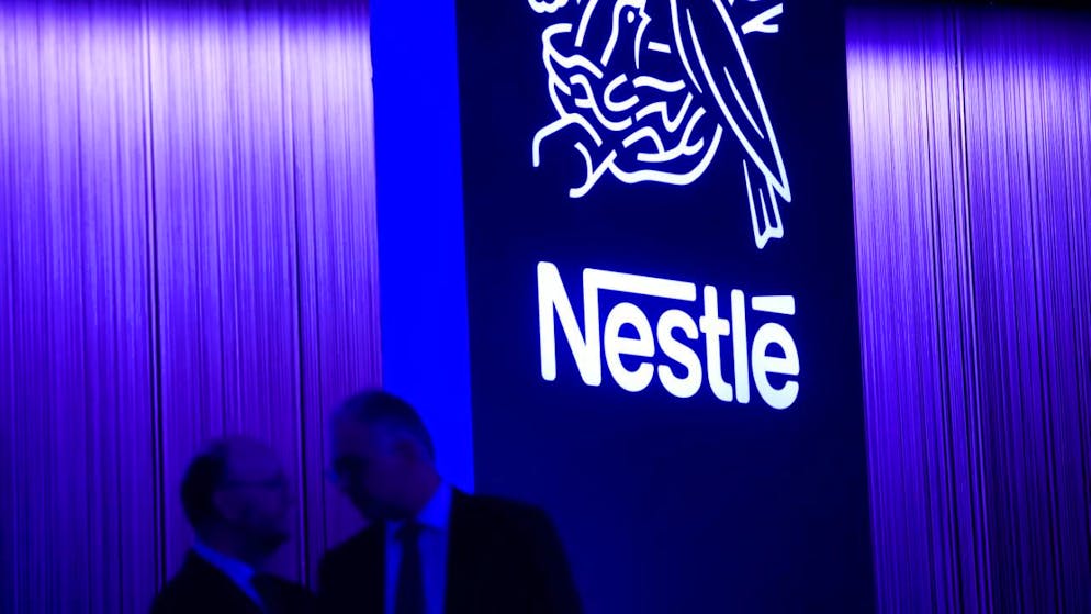«È scandaloso». Nestlé nella bufera: il ritiro riguarderebbe oltre 800 prodotti, scoppiano le accuse sui ritardi