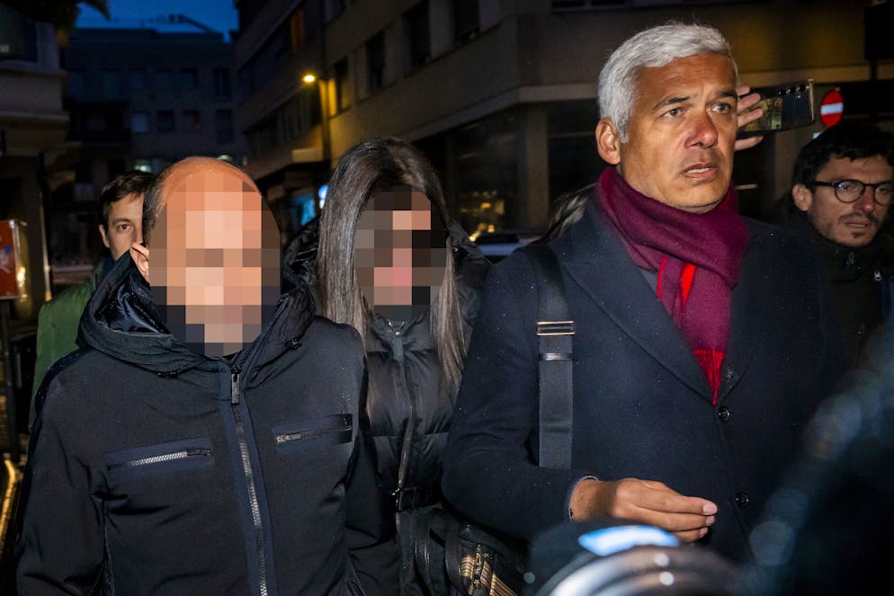 Jacques und Jessica M. auf dem Weg zur Anhörung. 