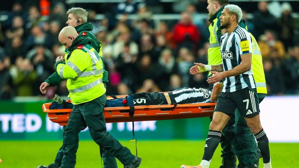 Verletzungsupdate. Kein Knöchelbruch bei Schär –  lange ausfallen wird er trotzdem