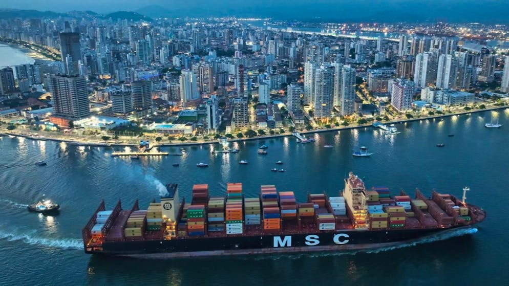 Die neue Freihandelszone mit mehr als 700 Millionen Einwohnern wird nach Angaben der EU-Kommission die weltweit grösste dieser Art sein: Ein Containerschiff nähert sich dem Hafen von Santos in Brasilien, einem der vier Mercosur-Staaten. (Archivbild)