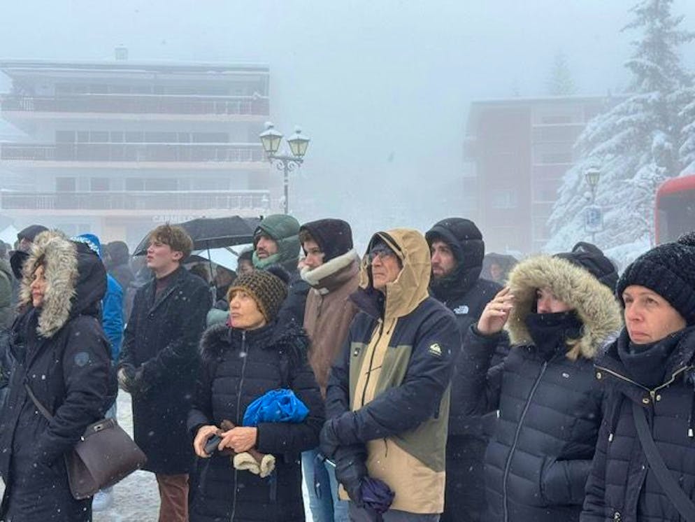 Nationaler Trauertag in Gedenken an die Opfer von Crans-Montana: Die Bilder. Schweigen und Tränen in Crans-Montana.