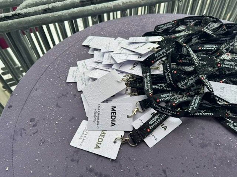 Nationaler Trauertag in Gedenken an die Opfer von Crans-Montana: Die Bilder. Allein in Crans-Montana waren für den Trauertag 98 nationale und internationale Journalist*innen akkreditiert.