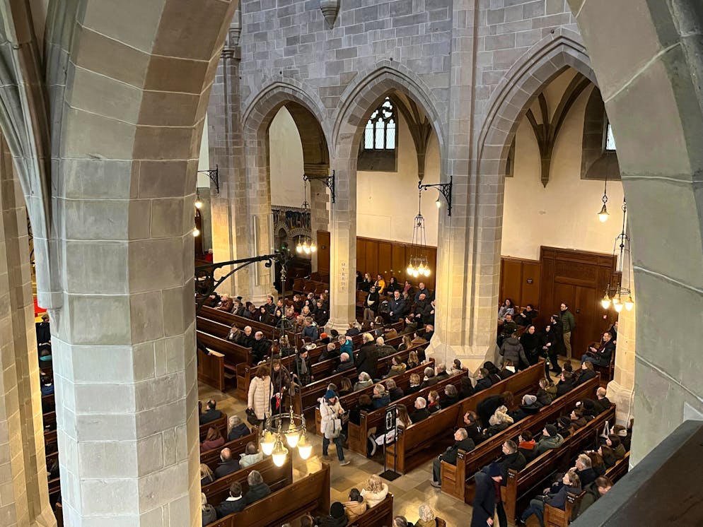 Der Gedenk-Gottesdienst im Fraumünster ist gut besucht.