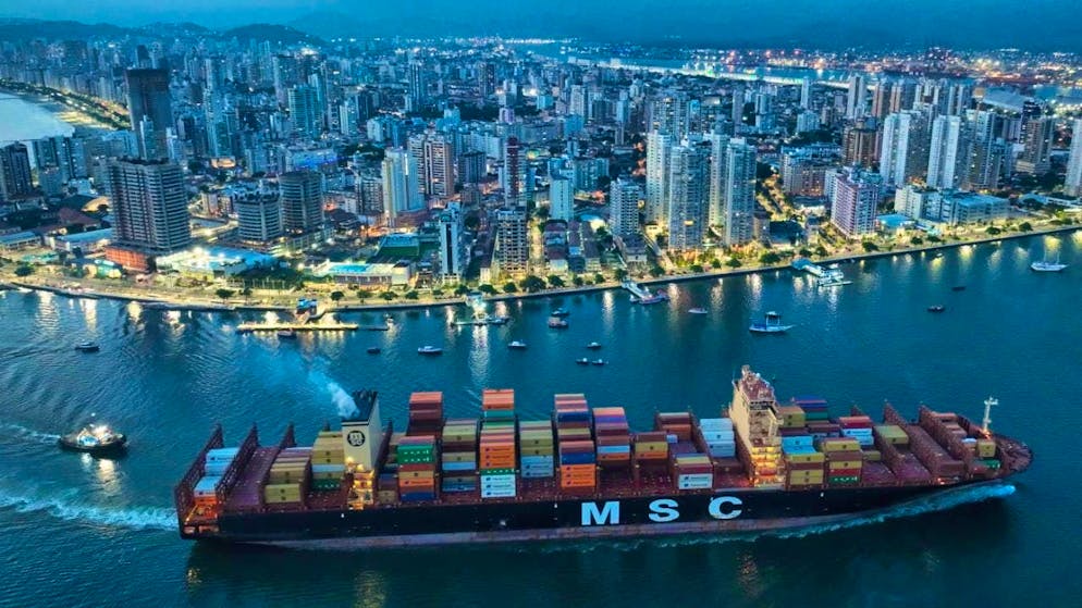 According to the EU Commission, the new free trade zone with more than 700 million inhabitants will be the largest of its kind in the world: A container ship approaches the port of Santos in Brazil, one of the four Mercosur states. (archive picture)