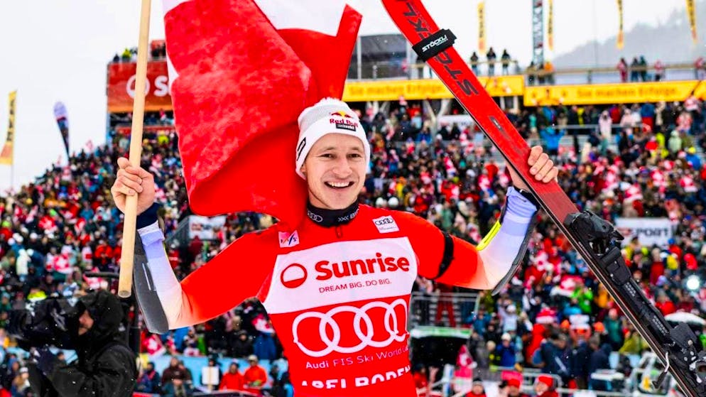 Marco Odermatt enjoys the atmosphere on the Chuenisbärgli